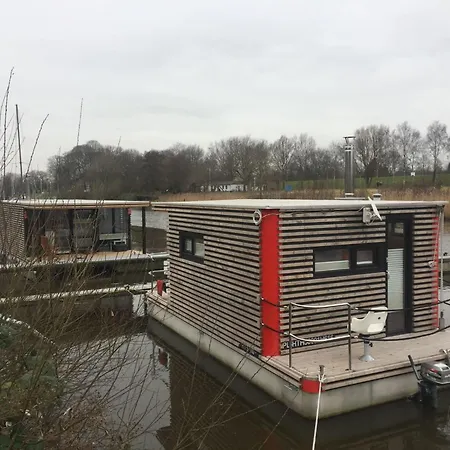 Appartement Hausboot Fuer Zwei Personen Mit Kamin Und Terrasse By Interhome Wilhelmshaven