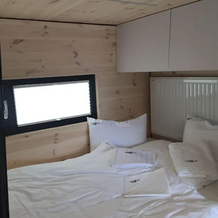 Appartement Hausboot Fuer Zwei Personen Mit Kamin Und Terrasse By Interhome *