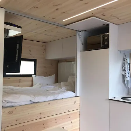 Hausboot Fuer Zwei Personen Mit Kamin Und Terrasse By Interhome Apartmán